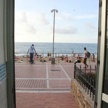 Lovely Few Meters From Las Canteras Beach Апартаменты *
